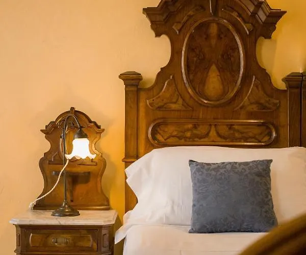 Hotell Real Castello 2*